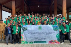 Foto bersama dosen dan mahasiswa dalam kegiatan KKL di Desa Jeruk, Kecamatan Selo, Kabupaten Boyolali, Provinsi Jawa Tengah yang  berlangsung dari tanggal 16 – 25 Agustus 2022