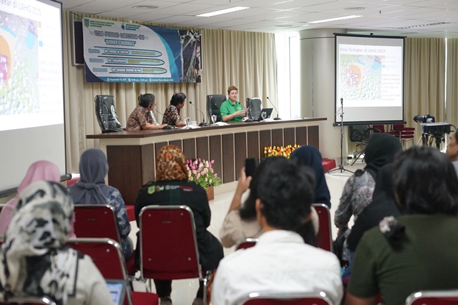 The Public Lecture on “Borneo Mammals” di Ruang Seminar lantai 3 menara 1 UNAS, Senin (16/9)