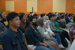 Para mahasiswa sedang mengikuti Kuliah Umum Prodi HI "Indonesia dan Tantangan Keamanan di Kawasan Indo-Pasifik"