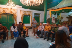 Mahasiswa dan Dosen Prodi Ilmu Komunikasi sedang berkunjung ke Keraton Kanoman, Kota Cirebon, Rabu,  08 Februari 2023