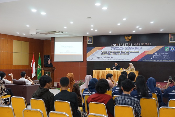 Public lecture “Aspect of internasional trade and investment between P.R. China and Indonesia” pada selasa, (27/8) di Aula blok 1 lantai 4 UNAS.
