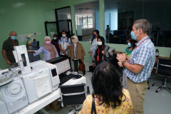 Rombongan Unas dan Rutgers University saat mengunjungi laboratorium di BRIN, Bogor, Rabu, 29 Juni 2022