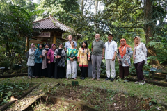 Foto bersama di Kebun Raya Bogor pada Rabu, 29 Juni 2022