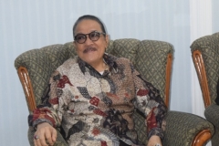 Rektor Universitas Azzahra (Drs. Syamsu A Makka, M.Si.)
