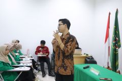 Materi pertama yang disampaikan oleh M.Dani Sumarna tentang Manajemen Kepemimpinan dan Organisasi, di Menara 2 Unas Ragunan Jakarta, Senin, 26 Februari 2024.