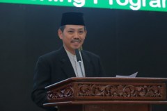 Ketua PPI Unas Dr. Fachruddin M. Mangunjaya, M.Si. saat memberikan sambutan dalam acara Launching Program Ekopesantren di Auditorium Cyber Library UNAS pada Rabu, 15 Juni 2022