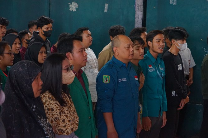 Menyanyikan lagu Indonesia Raya dan Mars Unas dalam pembukaan Mahasiswa Mengajar 2023, di Sekolah Master Indonesia, Margonda Depok, Jumat ,  17 Maret 2023