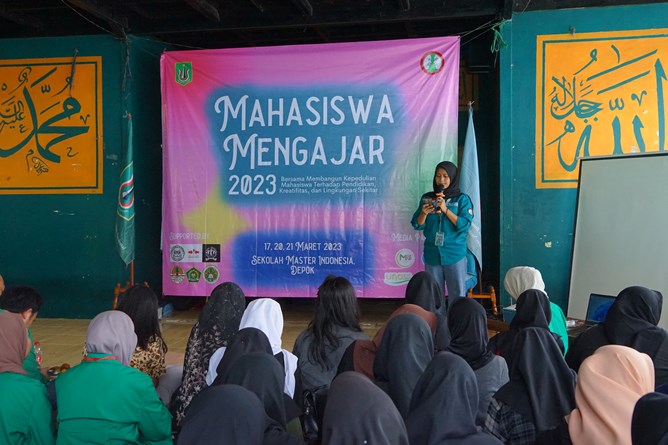 Ketua Pelaksana Mahasiswa Mengajar 2023 Keysa, sedang memberikan sambutan  untuk pembukaan Mahasiswa Mengajar 2023 , di Sekolah Master Indonesia Margonda Depok, Jumat ,  17 Maret 2023