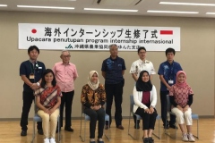 Foto bersama mahasiswa pertanian dengan para pembina di Jepang saat acara penutupan program internship Internasional pada Jumat, 10 Juli 2020