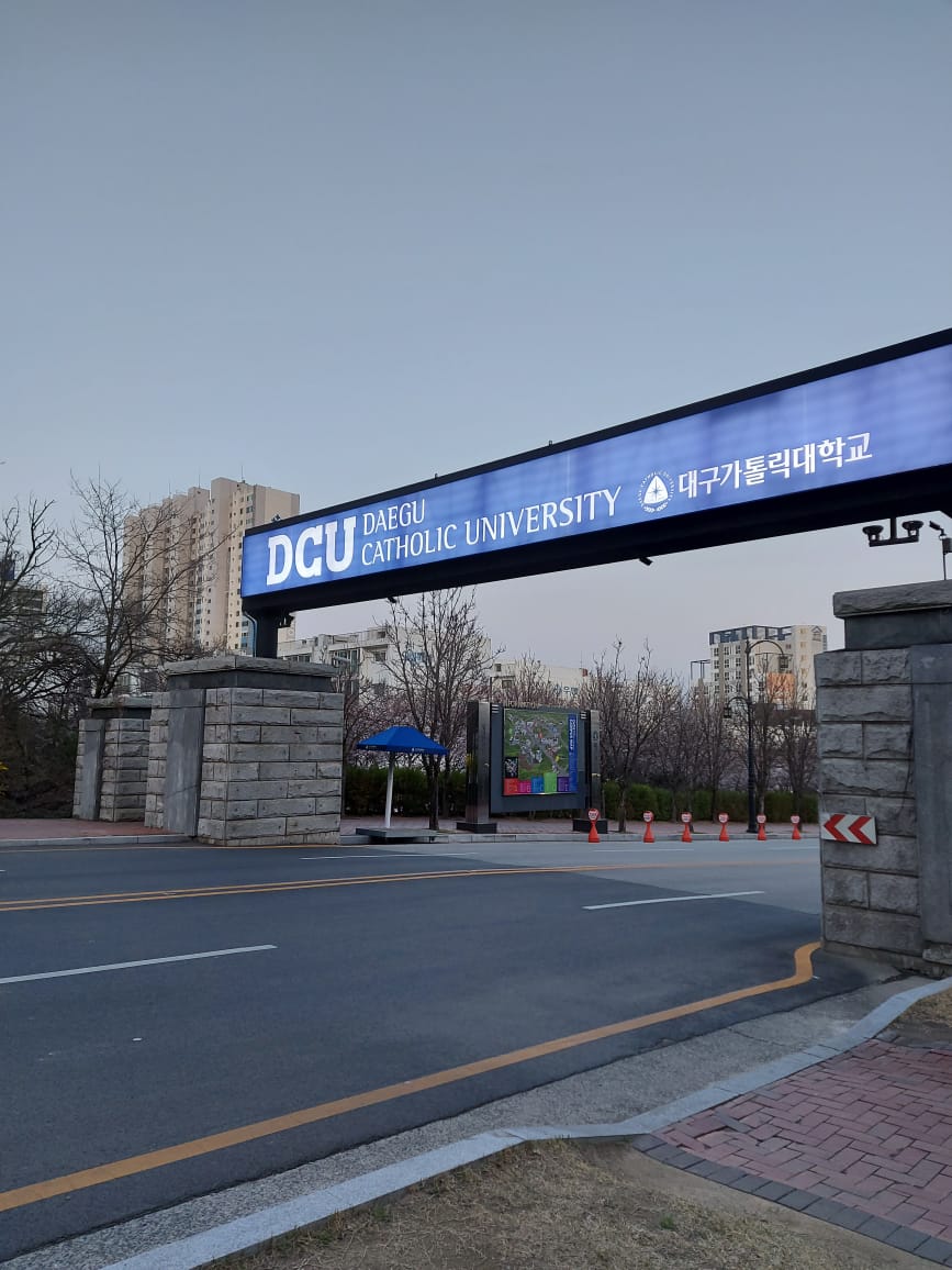 Foto saat para mahasiswa Prodi Bahasa Korea UNAS mengikuti program Student Exchange di Daegu Catholic University, Korea Selatan pada tahun 2021