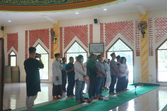 Civitas Akademika Unas yang hadir dalam kegiatan Maulid Nabi Muhammad SAW LDK Himmasta di Masjid Sutan Takdir Alisjahbana Unas