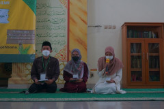 Pembacaan Ayat Suci al-Quran dalam kegiatan Maulid Nabi Muhammad SAW LDK Himmasta di Masjid Sutan Takdir Alisjahbana Unas
