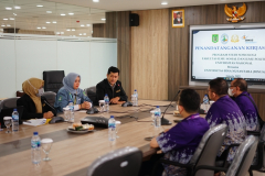 Saat acara penandatanganan kerja sama Unas dengan Universitas Bina Nusantara (Binus) berlangsung di Ruang Rapat Gedung Cyber Library Lt.1 Selasa, 7 Juni 2022