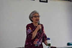 Ketua P4M Dr. Diana Fawzia, M.A. Saat menjelaskan tentang Desa Cibadak didepan Audience (3)