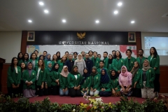 foto bersama pengurus dan anggota himpunan mahasiswa ilmu hubungan internasional