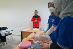 Mahasiswa profesi Ners sedang mengikuti pelatihan Intubasi yang dipimpin oleh Instruktur dari EMT 911
