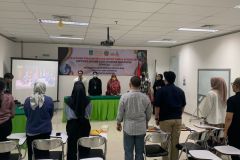 Saat menyanyikan Indonesia Raya dalam kegiatan pelatihan perawatan luka Certified Wound Care Clinican Associated (CWCCA)