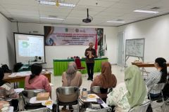 Saat sesi workshop dan demonstrasi oleh instruktur/ Dosen Fikes UNAS Ns. Rizki Hidayat, M.Kep.,WOC(ET)N