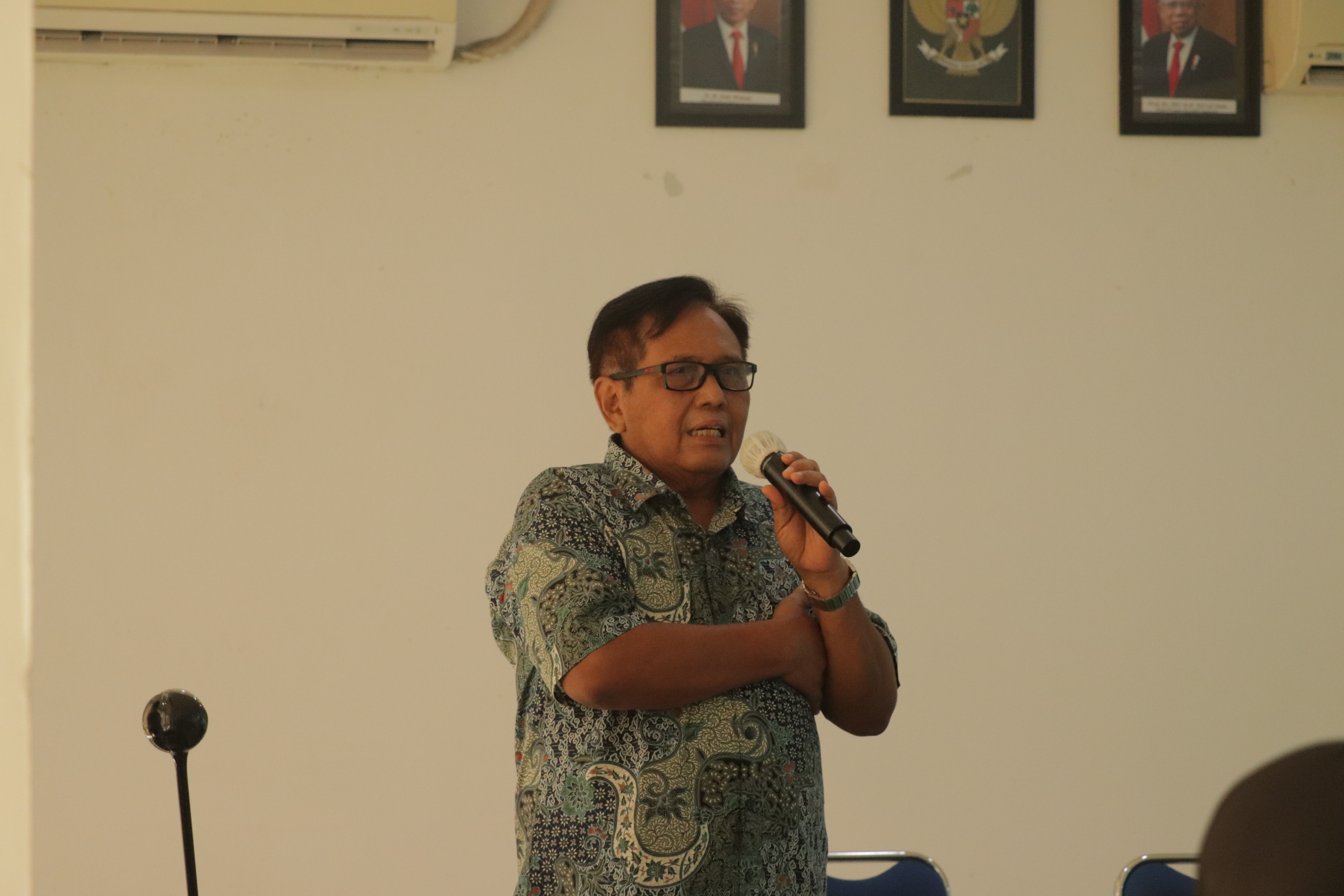 Wakil-Rektor-Bidang-Administrasi-Umum-Keuangan-dan-SDM-Prof.-Dr.-Eko-Sugiyanto-M.Si-dalam-Sambutannya