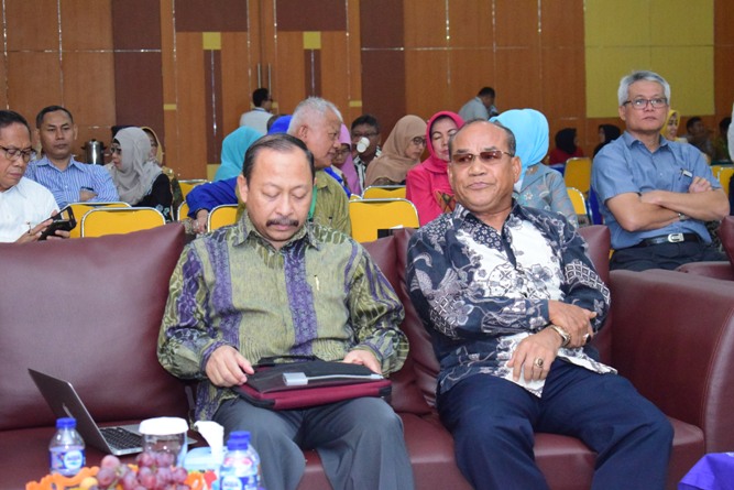 Rektor UNAS (Dr.Drs. El Amry Bermawi Putera, M.A) dan Direktur Karir dan Kompetensi SDM Kemenristek Dikti (2)