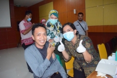 Pemberian Imunisasi (ORI) Difteri di Universitas Nasional (8)