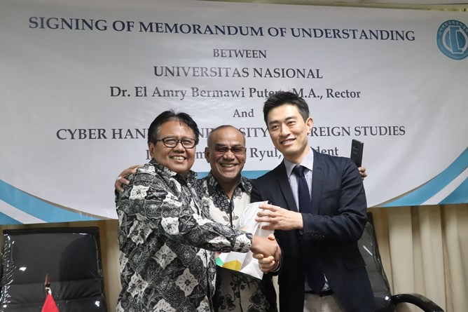 Foto Bersama - Rektor UNAS Dr. El Amry Bermawi Putera M.A., Warek 2 Prof. Dr. Drs. Eko Sugiyanto M.Si dan delegasi Hankuk University (1)