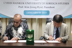 Rektor Universitas Nasional, Dr. El Amry Bermawi Putera, M.A. melakukan  penandatanganan MoU dengan President Cyber Hankuk University of Foreign Studies Prof. Kim Joong Ryul
