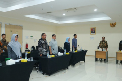 sesi menyanyikan lagu Indonesia Raya dalam acara Penandatanganan Kerja Sama Program Beasiswa Cendekia BAZNAS dengan Universitas Nasional, di Kantor BAZNAS RI, Matraman, Jakarta Timur, Rabu (23/08/2023).