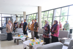 Menyanyikan lagu Indonesia Raya dalam pembukaan kegiatan Penandatanganan MoU antara UNAS dengan Karya Cita Group dan Training "CSR, Merdeka Belajar, dan Dunia Kerja" di Exhibition Room, Selasa, 6 Maret 2024. 