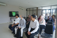 Para dekan dan perwakilan program studi dalam kegiatan penandatanganan MoU di Exhibition Room UNAS, Rabu, 3 April 2024. 