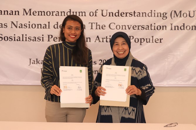Penandatanganan MoU Unas dengan The Conversation Indonesia dan Sosialisasi Penulisan Artikel Populer, di Exhibition Room, Senin, 28 Agustus 2023.