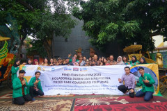 Para Peserta dan Dosen sedang foto bareng dalam kegiatan Penelitian dan PKM 2023, di Sanggar Sekar Pandan, Cirebon, Kamis 9 Februari 2023