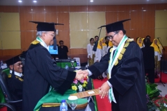 Proses pengukuhan Prof. Dr. Eko Sugiyato, M.Si oleh ketua Majelis Guru Besar UNAS, Prof. Dr. Umar Basalim, DES. di Auditorium UNAS Jakarta, 30 Maret 2019