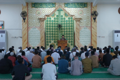Pelaksanaan sholat Iedul Adha di Masjid Sutan Takdir Alisjahbana yang dihadiri warga dan karyawan di lingkungan Unas, Kamis, 29 Juni 2023