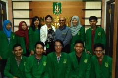 Foto Bersama Mahasiswa dan Rektor