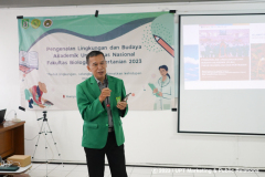 Dekan Fakultas Biologi dan Pertanian Dr. Tatang Mitra Setia, M.Si. menyampaikan sambutan dalam acara PLBA Fakultas, di Ruang Kelas Blok 4 Lt. 3 Unas, Sabtu 23 September 2023