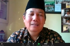 Dirjen Perhutanan Sosial Kementerian Lingkungan Hidup dan Kehutanan Dr. Bambang Suprianto saat memaparkan materinya dalam webinar NGAJIONLINEPPI-04 “Pemberdayaan Umat Di Sekitar Kawasan Hutan Pada Masa Covid-19” di Jakarta, Jumat, (15/5)