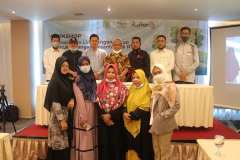 Foto bersama seluruh peserta workshop pada Rabu, 7 April 2021 di Hotel Premiere Pekanbaru, Riau