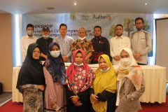 Foto bersama seluruh peserta workshop pada Rabu, 7 April 2021 di Hotel Premiere Pekanbaru, Riau