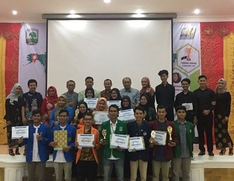 Foto bersama pemenang lomba pada sociologi fair 2019 di Universitas Andalas