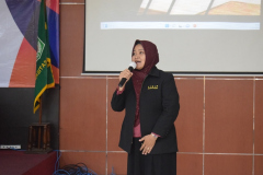 Presentasi oleh Ketua Prodi Ilmu Politik, Siti Sadiyatunnimah, S.MB., M.Si. dalam rapat dosen FISIP