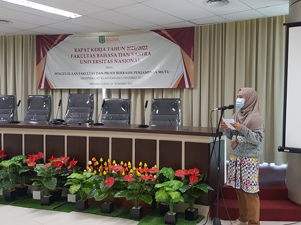 Ketua Pelaksana RAKER Tahunan Fakultas Bahasa dan Sastra, Kurnia Rachmawati, S.S., M.A pada hari Jumat-Sabtu, 19-20 Maret 2021 bertempat di Menara UNAS, Ragunan