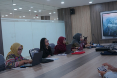 Para Dosen sedang mengikuti kegiatan  acara Rapat Tim POKJA Tata Kelola BPK, di Ruang Rapat Cyber  Library, Selasa 11 April 2023
