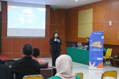 MC sedang membuka kegiatan Seminar Campus Roadshow MULA Learning Center bekerja sama dengan UPT Inkubator Wirausaha Mandiri Unas, di Aula Blok I Lantai IV, Kamis, 19 Oktober 2023.