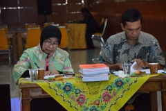 Prof. Ernawati Sinaga dan Dr. Tatang Mitra Setia. selaku Reviewer