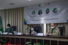 Moderator dan para narasumber dalam Seminar Internasional "AUKUS dan Kesiapan Strategis Pertahanan Udara Indonesia" yang diselenggarakan oleh Center for Australian Studies (CFAS) Unas bekerja sama dengan program studi Hubungan Internasional FISIP Unas, pada Selasa, 7 Desember 2021.
