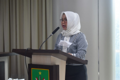 Dekan FISIP Unas, Dr. Erna Ermawati Chotim, M.Si. sedang memberikan sambutannya dalam Seminar Internasional "AUKUS dan Kesiapan Strategis Pertahanan Udara Indonesia" yang diselenggarakan oleh Center for Australian Studies (CFAS) Unas bekerja sama dengan program studi Hubungan Internasional FISIP Unas, pada Selasa, 7 Desember 2021.