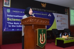 Wakil Rektor Bidang Penelitian dan Pengabdian pada Masyarakat (Prof. Dr. Ernawati Sinaga, M.S., Apt.) Saat Memberikan Materi Pembuka