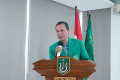 Dekan Fakultas Biologi dan Pertanian Dr. Tatang Mitra Setia, M.Si., di Ruang Rapat Seminar Selasar Blok 1 Lt.3, Rabu, 3 Januari 2024.