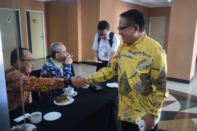 Bapak Mujib Sekretaris FPG saat menghadiri seminar kebangsaan di hotel bumiwiata
